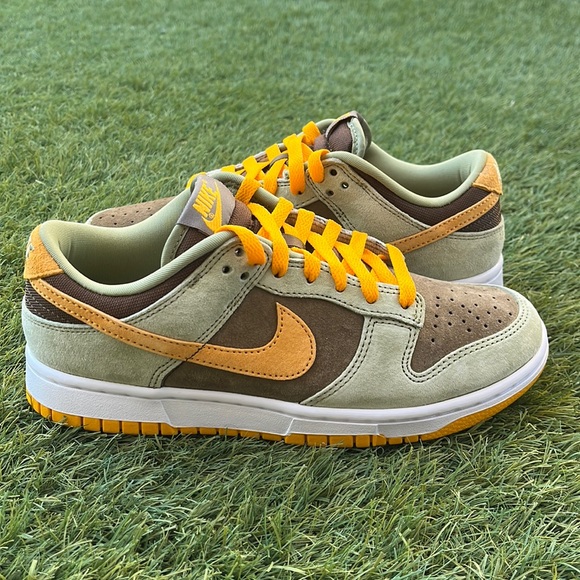 Nike Dunk Low SE - Picture 1 of 4